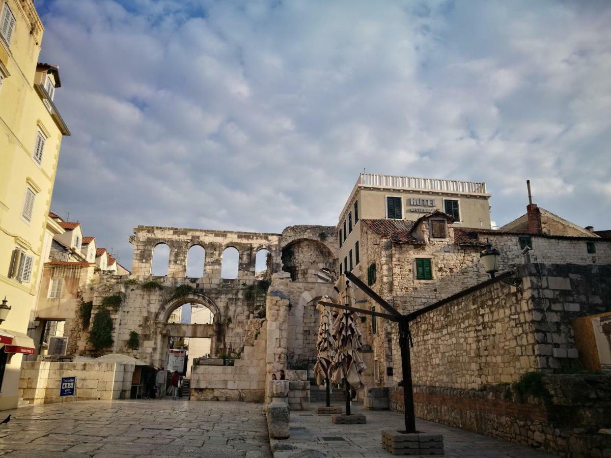 Studio Sfinga In The Heart Of Diocletian'S Palace Split Luaran gambar